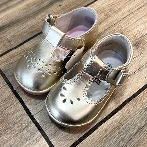 Angel genuine leather baby shoes.